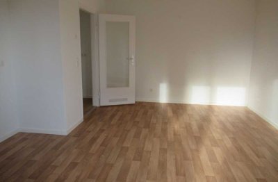 Schöne Wohnung ab 16.04.2023 mit Balkon zu vermieten