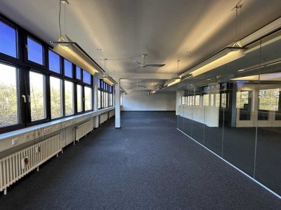 Großzügige Einheit mit Entwicklungspotenzial – Wohnen oder Arbeiten in Esslingen-Berkheim