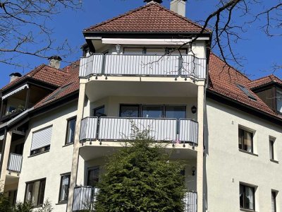 Ruhige sonnige 2 Zi DG-Wohnung mit großem Balkon und EBK in Augsburg Univiertel