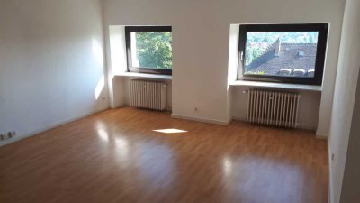 Sehr schöne, helle 2,5-Zimmer-Wohnung am Frauenberg