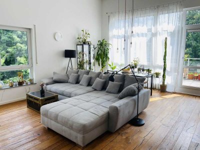 Helle, großzügige, möblierte 3-Zimmer-Wohnung mit Südwest-Dachterrasse zur Zwischenmiete