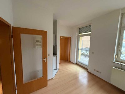 Schöne, kleine 2-Raum-Wohnung mit Balkon-Terrasse in Greiz (WE8)
