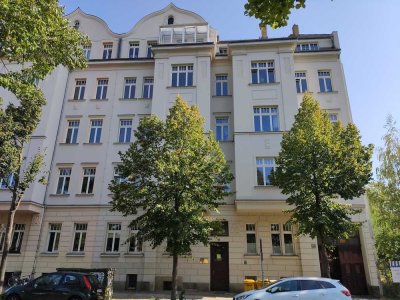 3 Zimmer Wohnung  mit GWC , Balkon und ca. 65 qm DG Ausbaureserve