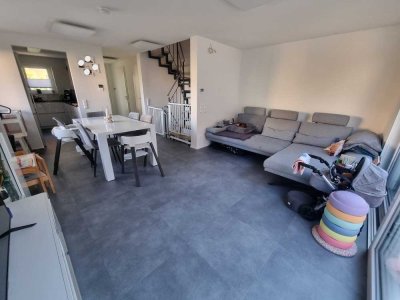 Luxuriöse 6,5-Zimmer-Doppelhaushälfte mit EBK