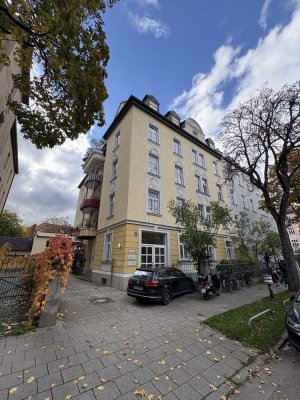 Lage, Lage, Lage, stilvolle Altbau-DG Wohnung in Neuhausen