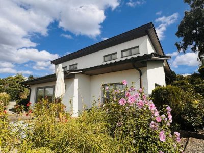 Architektenhaus in Hanglage und Blick auf den Fernsehturm – Ihr neues Zuhause!