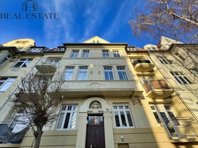 Charmante 3-Zimmer-Altbauwohnung mit zwei Balkonen