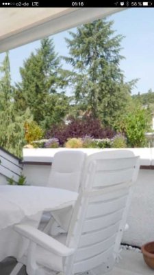 S-Frauenkopf: Hochwertige, sehr helle 2 Zi.-DG-Whg., Terrasse, EBK, Waschtrockner, Pkw-Platz