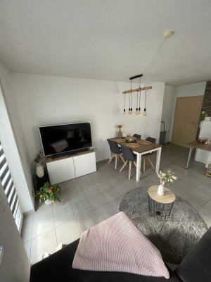 Gepflegte Wohnung mit zwei Zimmern sowie EBK, Balkon und PKW-Stellplatz in Mosbach