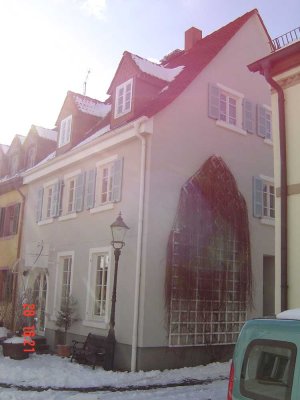Geschmackvolle Dachgeschosswohnung teimöbliert mit zwei Räumen und EBK in Ettlingen
