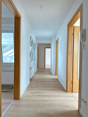 Renovierte 3-Zimmer Dachgeschoss-Wohnung mit Balkon