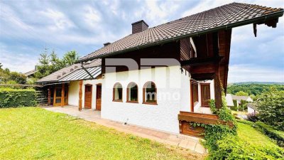 Hochwertiges 1-2 Familienhaus mit großem Garten in erhobener Ortsrandlage mit Panoramablick