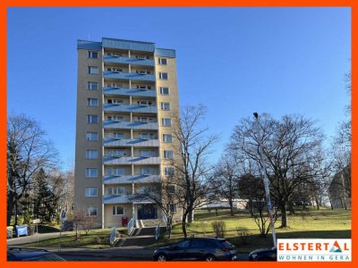 Sanierte 2-Raum-Wohnung mit Aufzug, Balkon und Blick ins Grüne! Küche und Bad mit Fenster!