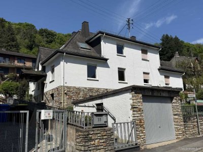 Charmante Doppelhaushälfte mit Garage und Garten