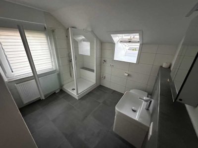 Stilvolle 2-Zimmer-Dachgeschosswohnung mit gehobener Innenausstattung mit EBK in Allmersbach im Tal