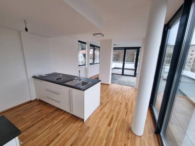 TRAUMHAFTE PENTHOUSEWOHNUNG direkt am Hilmteich | PROVISIONSFREI !!!