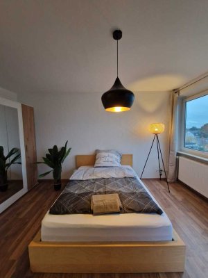 Voll möbliertes Apartment mit Balkon, Stellplatz, Schwimmbad und Sauna zu vermieten