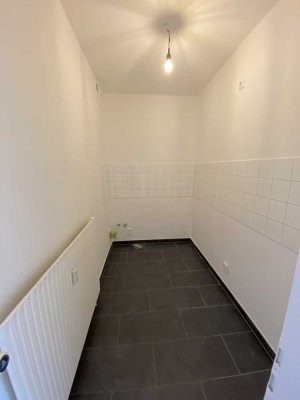 Schöne, geräumige ein Zimmer Wohnung in Frankfurt am Main, Dornbusch