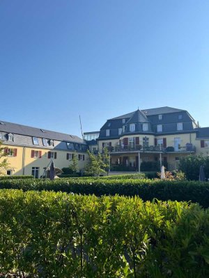 Wohnen mit Schlosscharme in bester Lage – Exklusive Dachgeschosswohnung mit traumhafter Terrasse