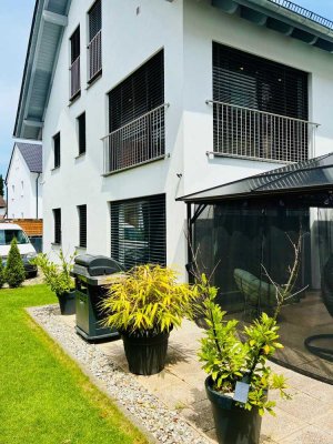 Moderne Erdgeschoß-Wohnung mit Garten