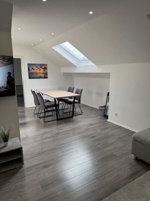 � Helle 3,5-Zimmer-Dachgeschosswohnung in ruhiger Lage in Oberjettingen