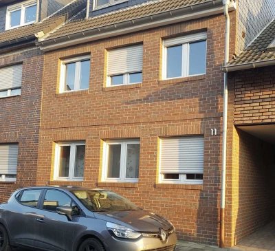 Attraktive 2-Zimmer Wohnung, voll renoviert, in Bergheim