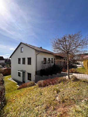 Erstbezug nach Kernsanierung: 2-Zi-Wohnung mit Südbalkon & Garten, Festspielhaus / Bürgerreuth