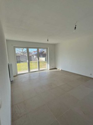 Helle EG-Wohnung mit 2,5 Zimmern, EBK & Terrasse in Großenlüder