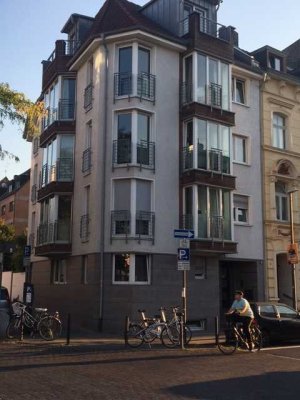 Außergewöhnliches Stadthaus mit 183 qm Wohnfläche und kleinem Garten in Südlage