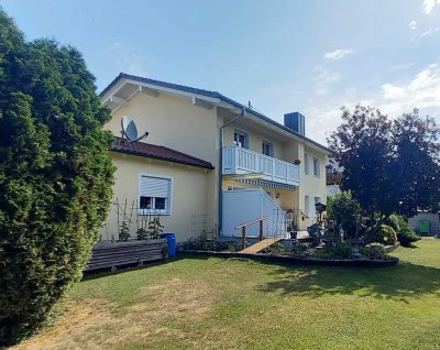 Große, helle 3 Zi. Wohnung mit Balkon u. Garage in ruhiger Lage