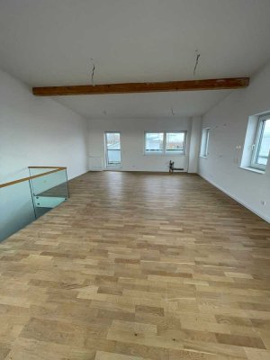 *neuwertige Maisonette-Wohnung mit Dachterrasse*