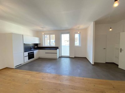 NÄHE NASCHMARKT - DG-Ausbau: 3 Zimmer und Balkon* im Innenhof eines schön sanierten Altbaus