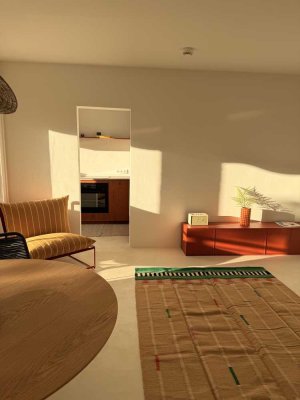 Stilvolles Loft mit Elbblick – frisch saniert, möbliert & mit großem Balkon | Altona