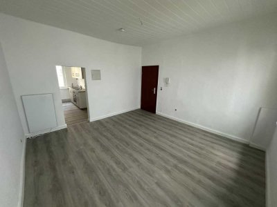 Stilvolle, sanierte 1-Zimmer-Wohnung mit Einbauküche in Wiesbaden