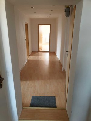 Geschmackvolle, gepflegte 2-Raum-DG-Wohnung in Landshut