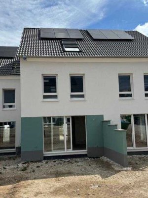 Erstbezug! Reihenmittelhaus mit Küche, zwei Bädern und vier Schlafzimmern