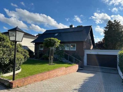 Repräsentatives und geräumiges, 7-Raum-EFH mit gehobener Ausstattung und Pool (unmöbliert)
