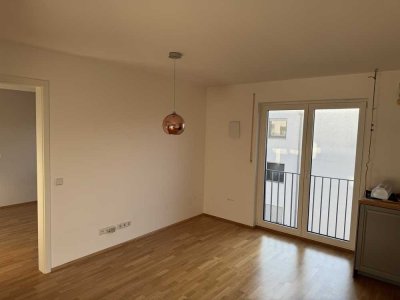 Exklusive Maisonette-Wohnung mit 2 Zimmern und Dachterrasse in München-Aubing