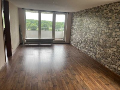 Schöne 2-Zimmer-Wohnung mit Balkon und EBK in Köln Junkersdorf, zusätzlich Erwerb Tiefgarage möglich