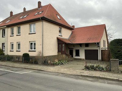 Doppelhaushälfte mit Nebengebäude & Ausbaureserve auf 625 m² Grundstück (provisionsfrei)