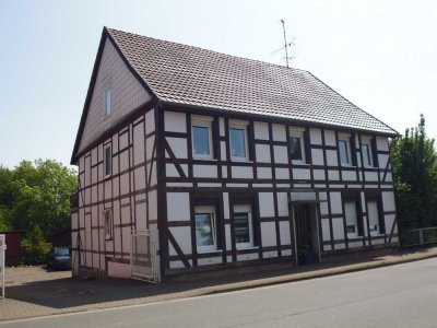 Schönes Fachwerkhaus mit zwei vermieteten Wohnungen in Delligsen