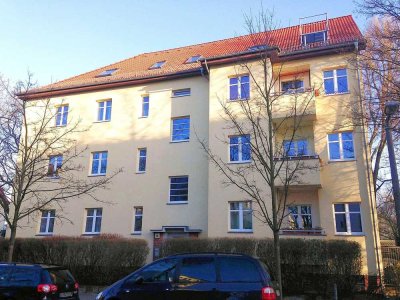 LICHTDURCHFLUTET & BEZUGSREI: Charmante 2-Zimmer-DG-Wohnung in Pankow-Wilhelmsruh