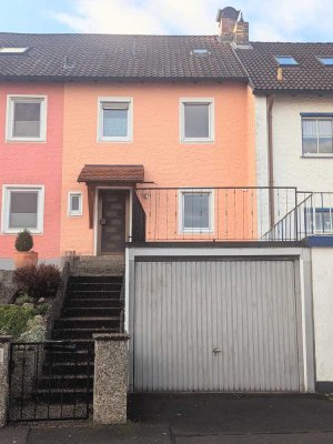 Modernisiertes Reihenhaus mit Terrasse, schönem Garten und Garage zu vermieten