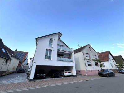 NEU! Super moderne 4 ZKB-Wohnung (DG) mit EBK*, Balkon und  Carport in 2-FH zu vermieten!