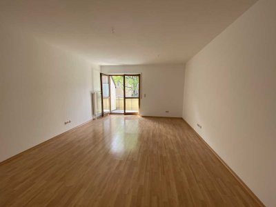 Sanierte Wohnung mit drei Zimmern und Balkon in Gerbrunn