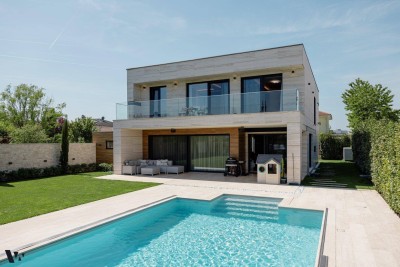 DER PURE LUXUS | DESIGNERVILLA MIT GARTEN &amp; BEHEIZTEM POOL | VIDEO-PRÄSENTATION