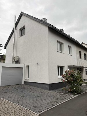 Gepflegte Doppelhaushälfte, schöner Garten, Garage, Stellplatz, EBK, Klimaanlage, Sauna in Rodgau