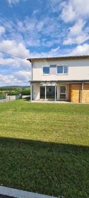 Moderne Doppelhaushälfte in ökologischer Bauweise - familienfreundliche Lage