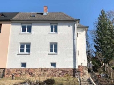 Geräumiges Wohnhaus mit Ausblick !