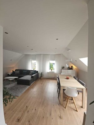 DG-Eigentumswohnung mit Garten, viel Nutzfläche, Stellplatz und Garage